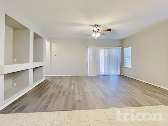 Foto del edificio - 117 S 125th Ave