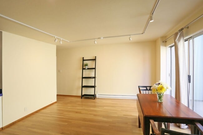 Building Photo - 439 Greenwich St