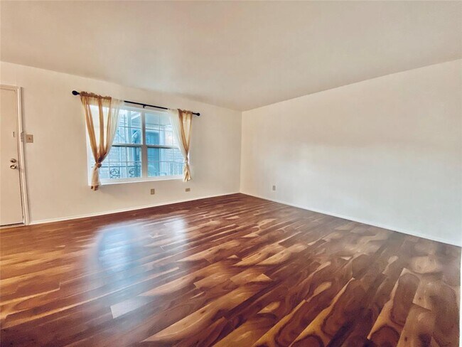 Building Photo - 5550 N Braeswood Blvd