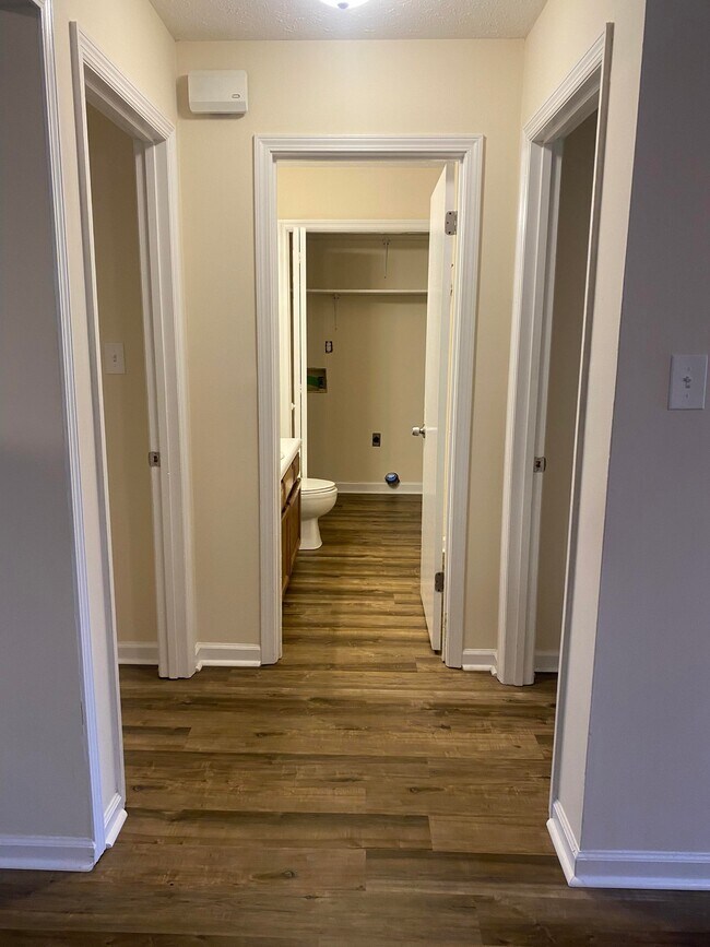 Foto del edificio - 2119 Rock Creek Dr