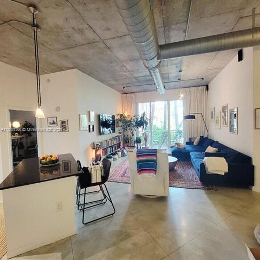 Photo - 2001 Biscayne Blvd unit 2215 (A11880058)