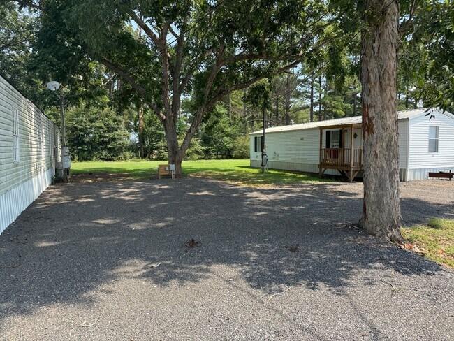 Foto del edificio - 80 Redwood Ln