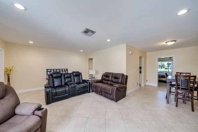 Foto del edificio - 9603 NW 67th Ct