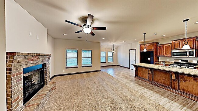 Foto del edificio - 412 Charles Ct