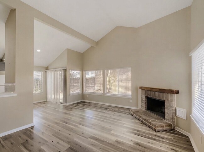 Foto del edificio - 18558 Meadows Way Dr