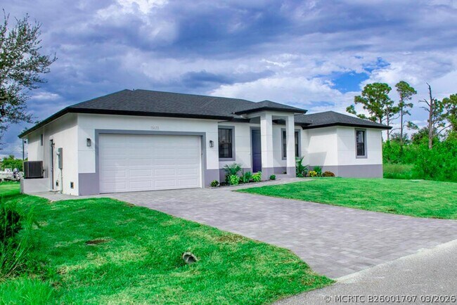 Foto del edificio - 15633 Lakeland Cir