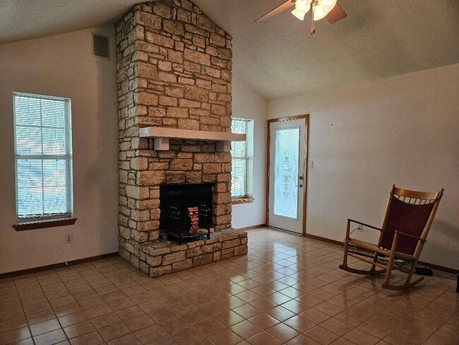 Building Photo - 102 Stubblefield Dr
