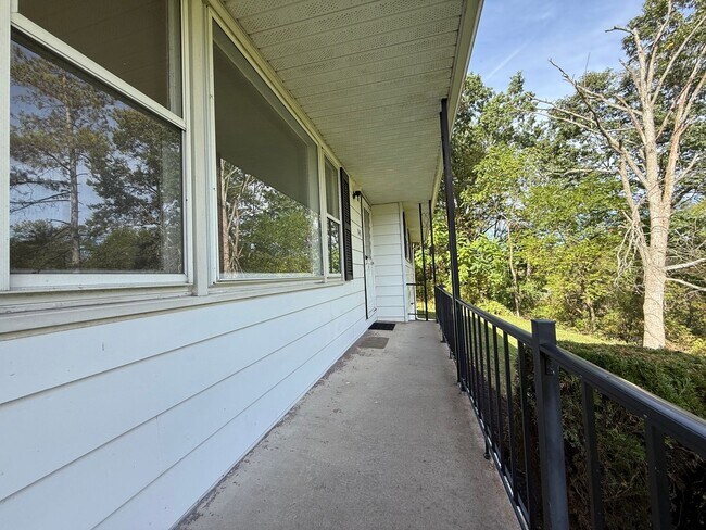 Foto del edificio - Three Bedroom Bellefonte Ranch - 1st Month Free & Half off Security Deposit