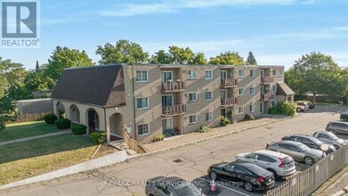 Building Photo - 4218-4218 Portage Rd