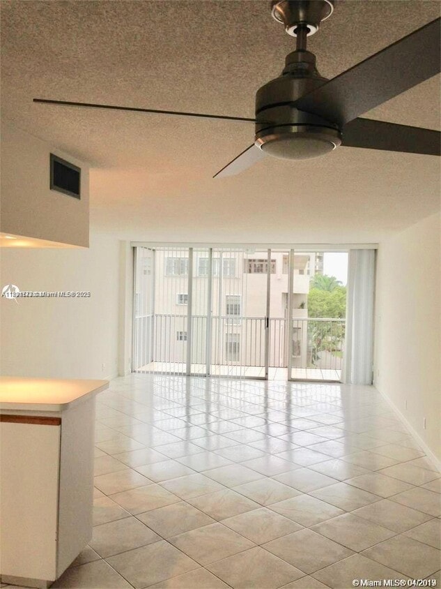 Foto del edificio - 150 Ocean Lane Dr