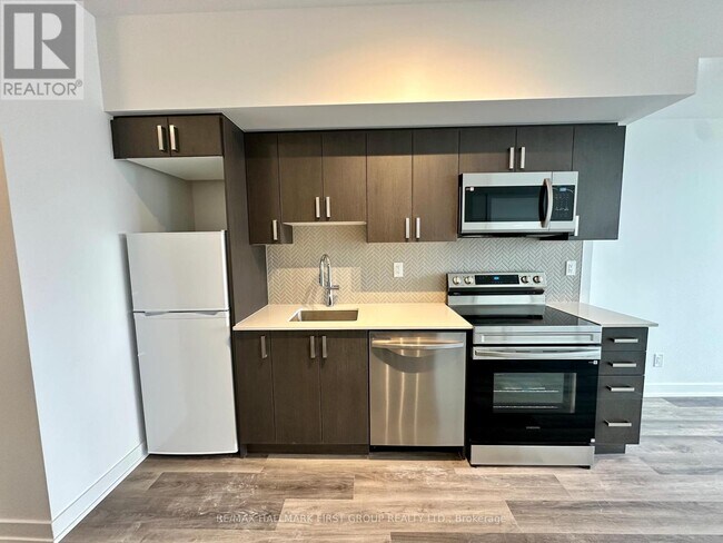 Photo du bâtiment - 1010 Sandy Beach Rd