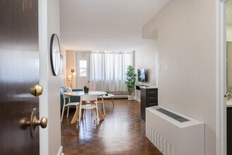Building Photo - 1276 Av des Pins O