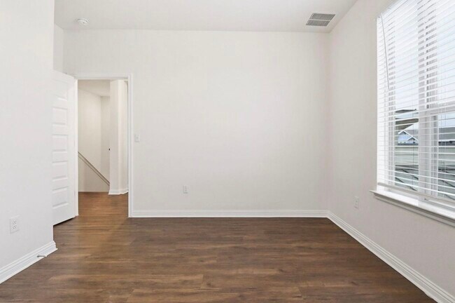 Foto del edificio - 5701 Gerard Dr