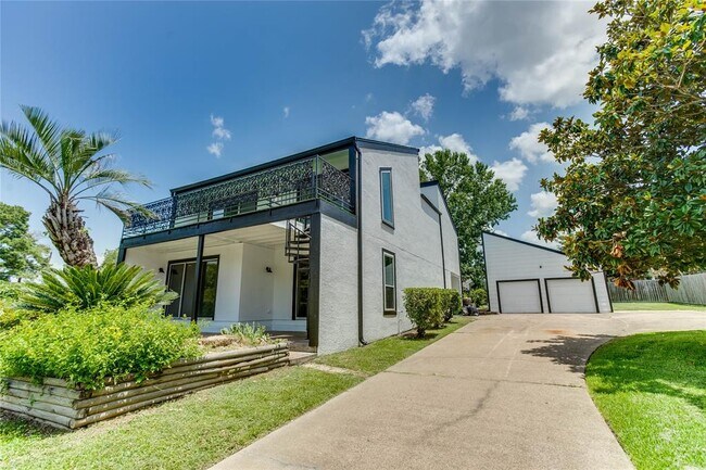 Building Photo - 7264 Edgewater Dr