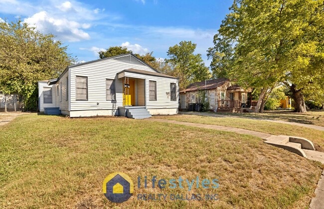 Foto del edificio - 2245 E Overton Rd