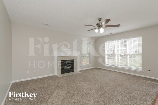 Foto del edificio - 6051 Hedgecrest Pl