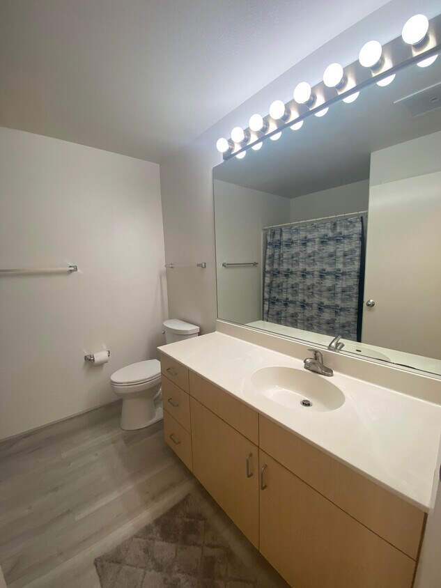 Common Bath - 95-1141 Koolani Dr
