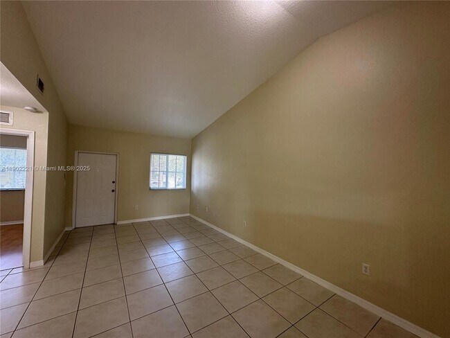 Foto del edificio - 2921 SE 12th Rd