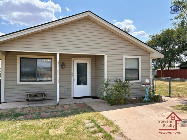 Building Photo - 1302 SW Texas Ave