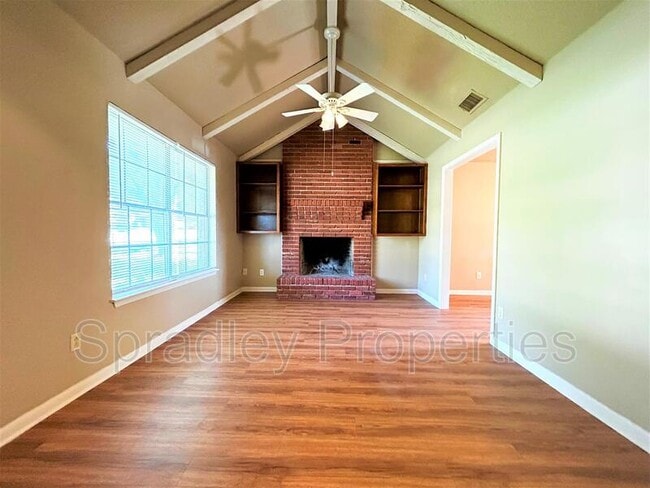 Building Photo - 705 Apache Dr