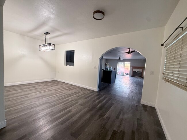 Foto del edificio - 9625 Adoree St