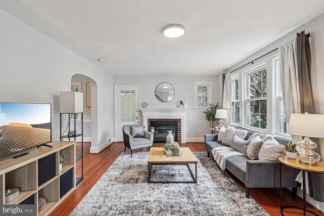 Foto del edificio - 834 N Woodrow St