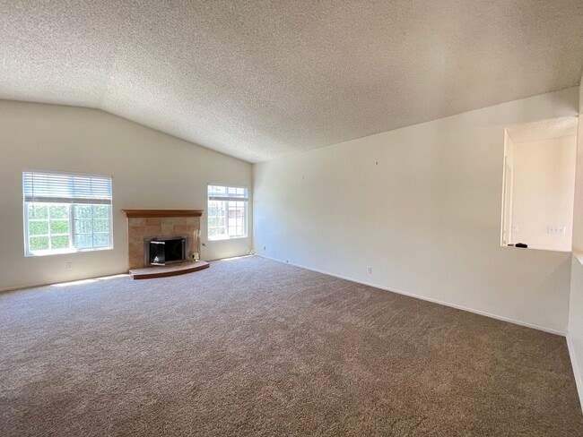 Building Photo - Single Story Southside Home Close to Vande...