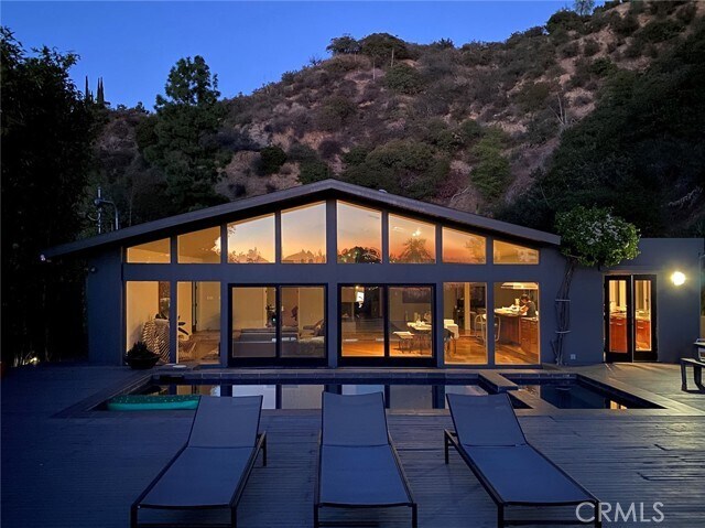 Building Photo - 2420 Bowmont Dr