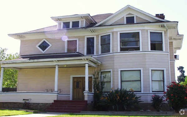 Primary Photo - 425 W Olive Ave