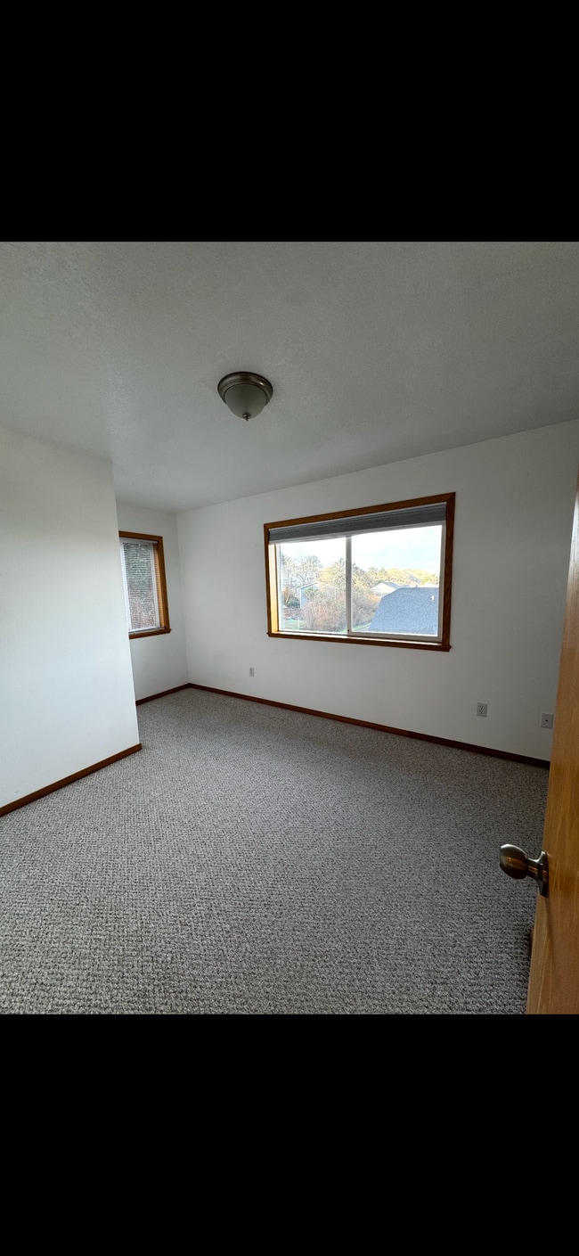 2nd bedroom with closet - 5446 NW Rhododendron St
