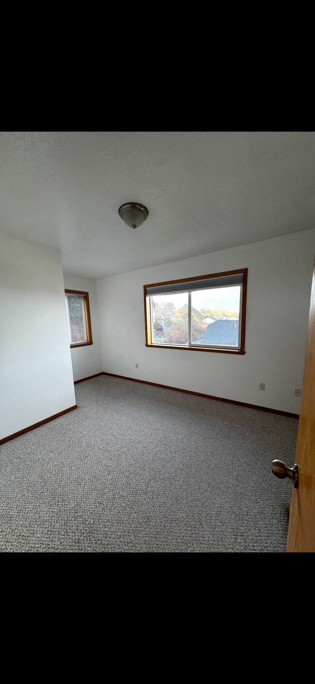 Segundo dormitorio con armario - 5446 NW Rhododendron St