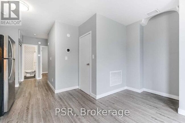 Building Photo - 205-205 Gerrard St E