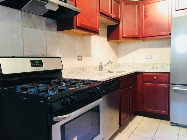 Foto del edificio - 3507 N Pine Grove Ave