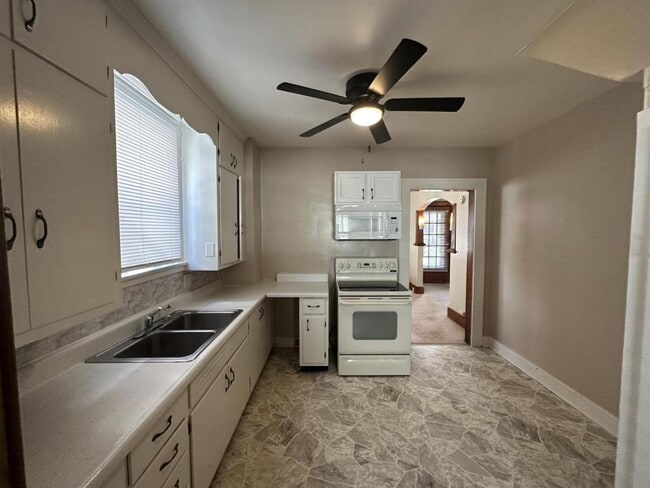 Foto del edificio - 315 Lexington Ct