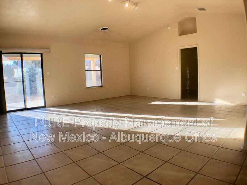 Foto principal - 4905 Kingsway Dr