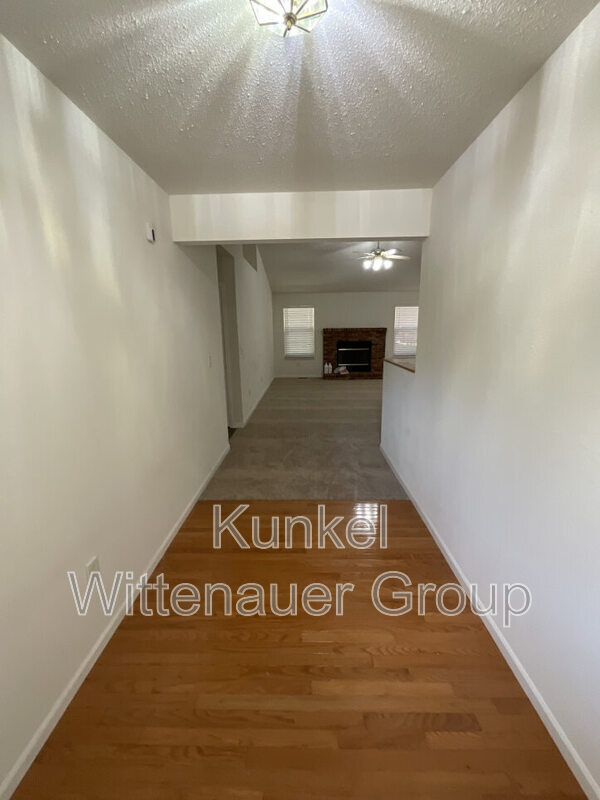 Foto del edificio - 1545 Fairoaks Dr