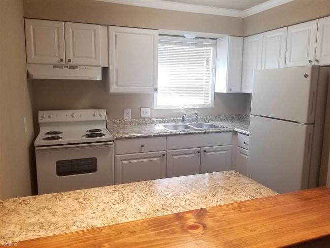 Building Photo - 7065 Bellfort Ave