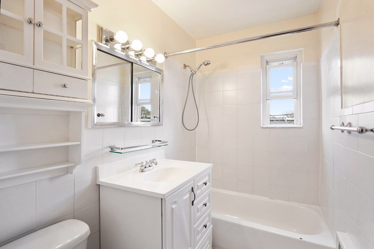 Building Photo - 7320 31st Ave