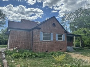 Building Photo - 1203 Hibriten Dr SE