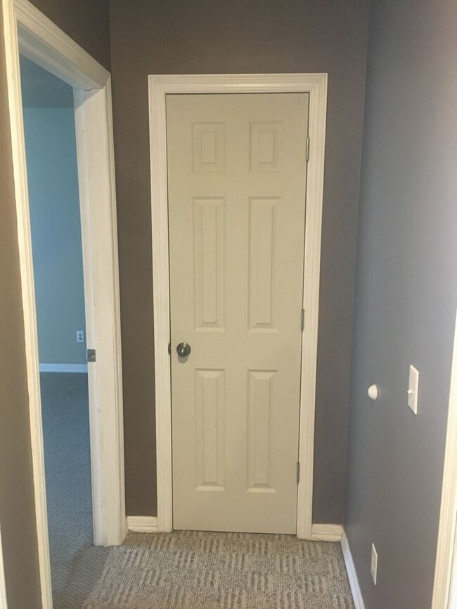 Building Photo - Pre-Leasing Brick 4 Bedroom 2 Bath Home