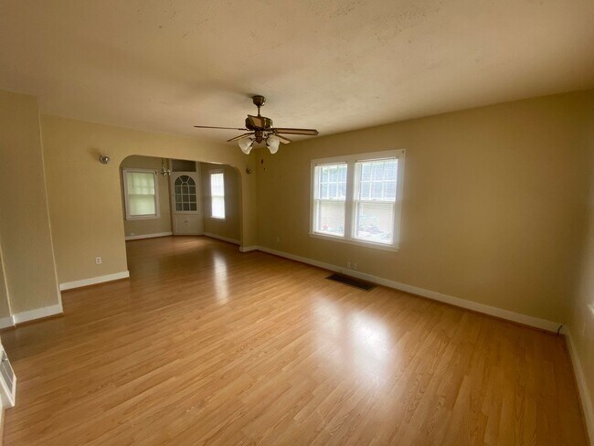 Foto del edificio - 1738 Meadows Avenue East Peoria - 3BR/1BA ...