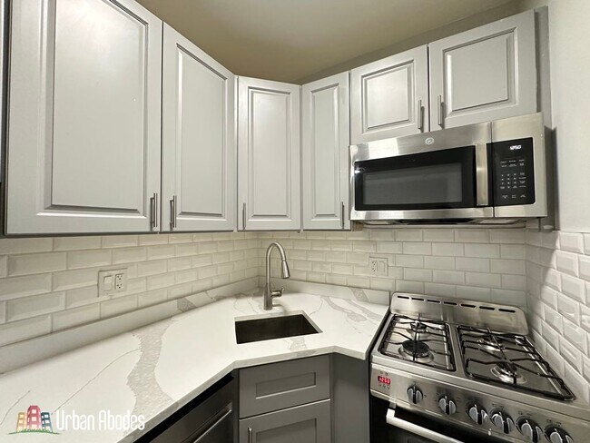 Building Photo - 501 W Belmont Ave