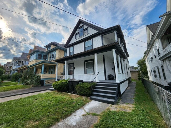 Building Photo - 260 Tennyson Ave