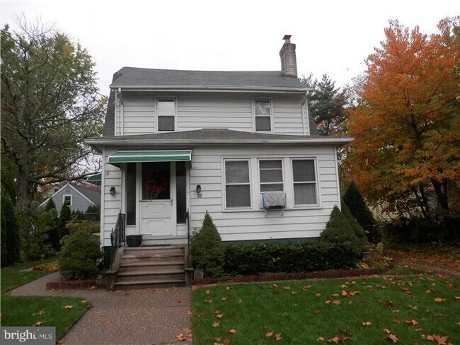 Foto del edificio - 32 Strawbridge Ave