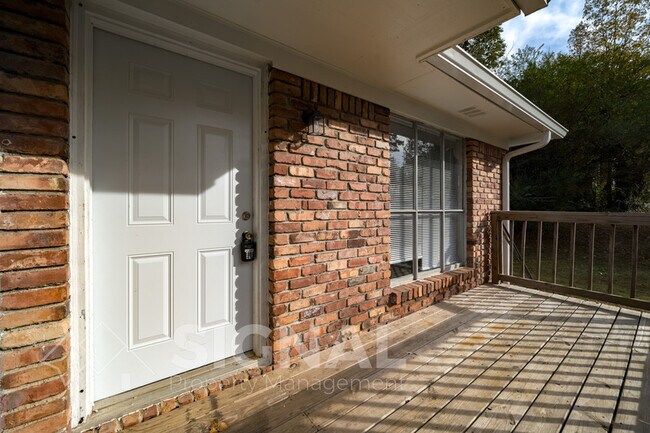 Building Photo - 4848 Shady View Dr