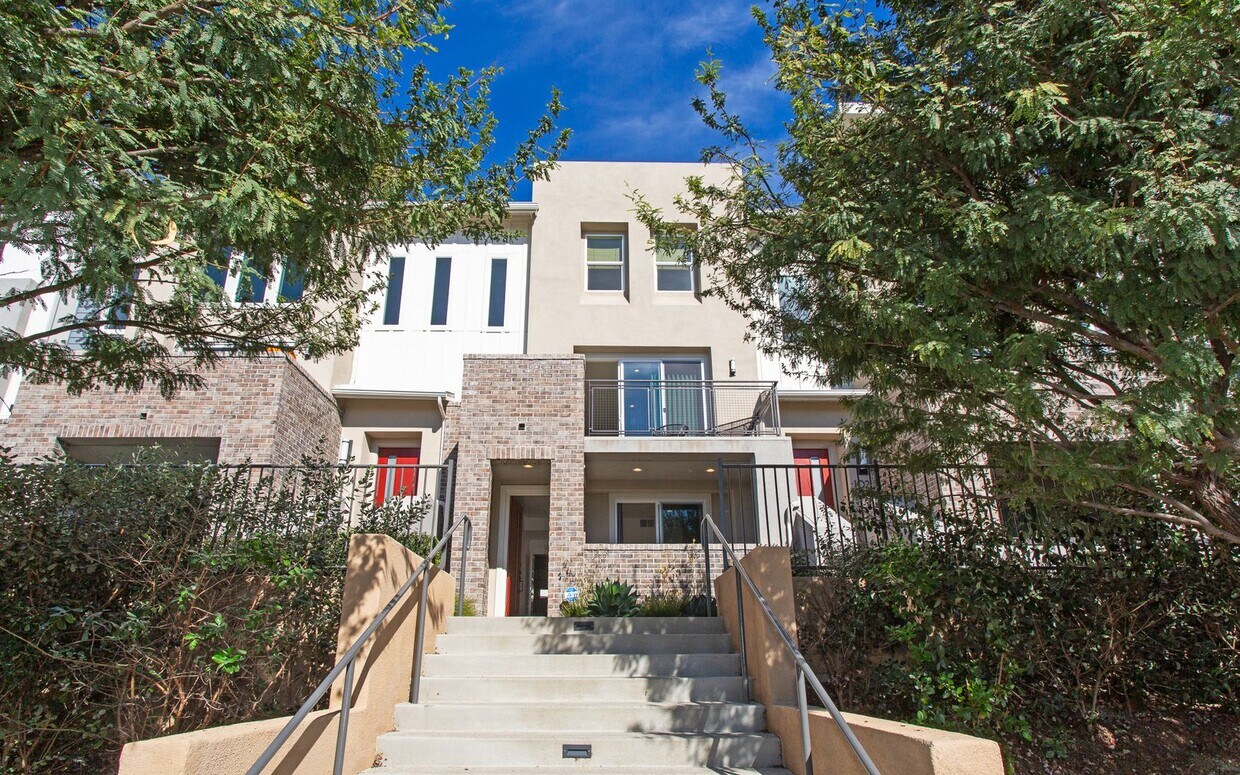 Primary Photo - Beautiful contemporary design home in Bres...