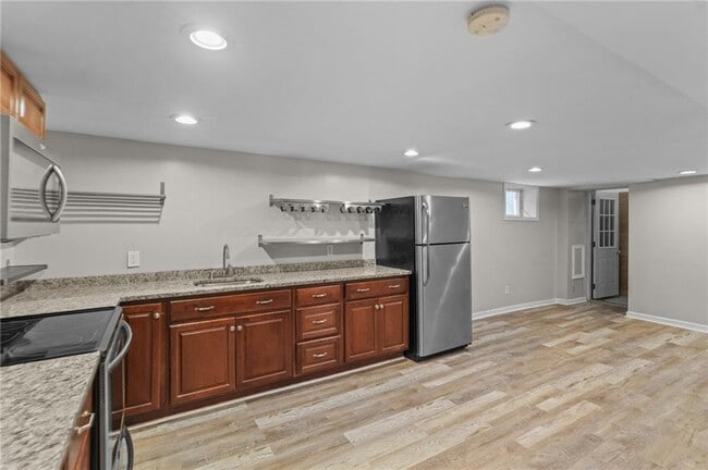 Building Photo - 67 Armington St