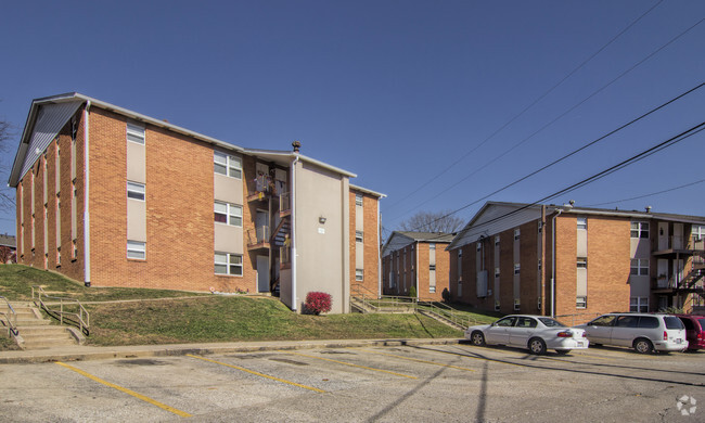 Primary Photo - Hillcrest Apartments