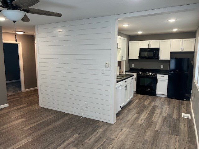 Living room to Kitchen - 5410 N Ronald Rd