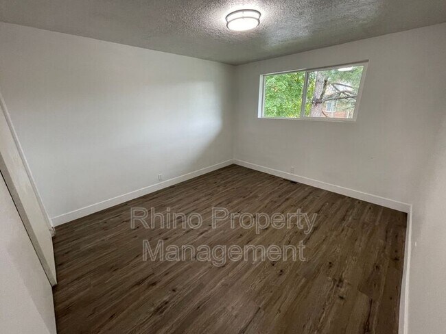 Foto del edificio - 273-285 E Whitlock Ave